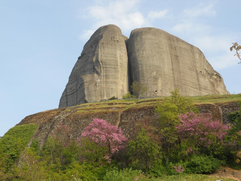 Hotel Gogos กาลัมปากา ภายนอก รูปภาพ